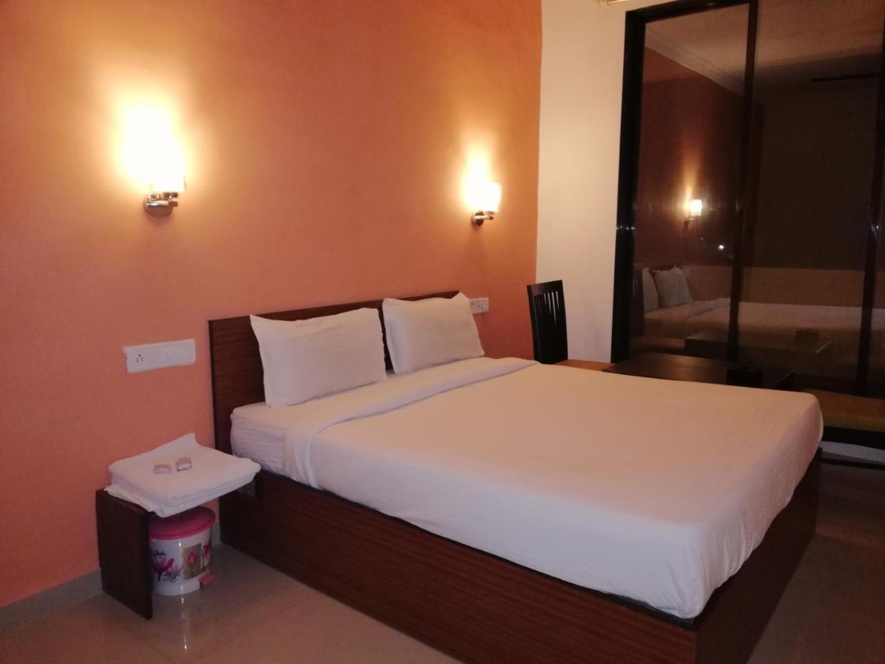 Elite Inn โลนาวาลา ภายนอก รูปภาพ